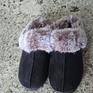 Cozy Black Slippers with Faux Fur Trim
